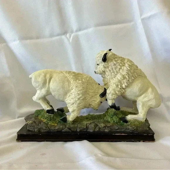 Vintage Number One Collection Fighting Bison Resin Statue - Picture 4 of 6